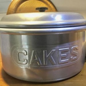 Large vintage cake storage tin with lid, country style kitchenalia, online antique homewares, Mount Coolum, Sunshine Coast Qld Australia